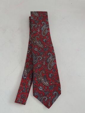 Classic Red Paisley Men's Tie - Windsor Shirt Company